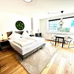 City-apartment Mit Rheinblick Dusseldorf